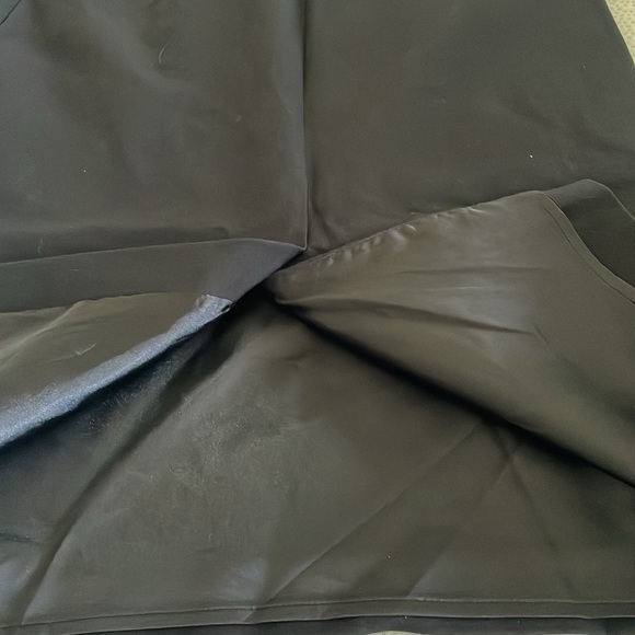 Black pencil skirt with side zip & back slit - Picture 8 of 9